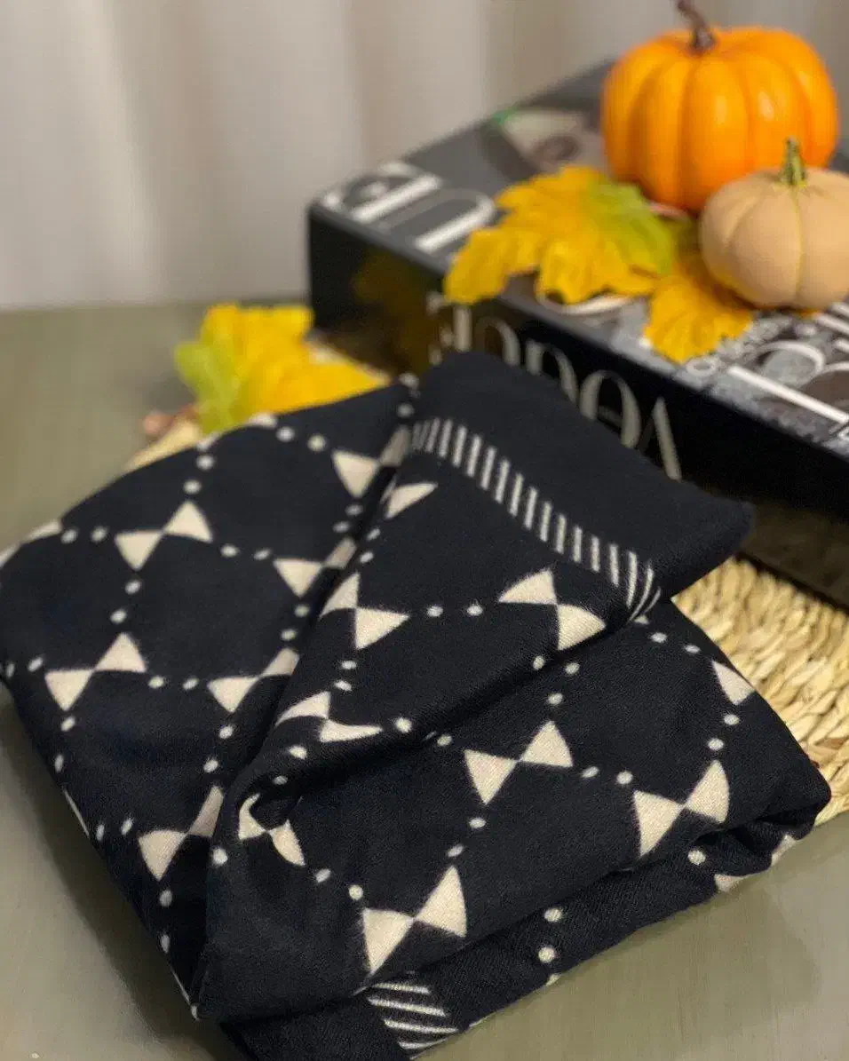 شال موهر طرح دار، دور دوخت و با تراکم بالا|لباس|مراغه, |دیوار