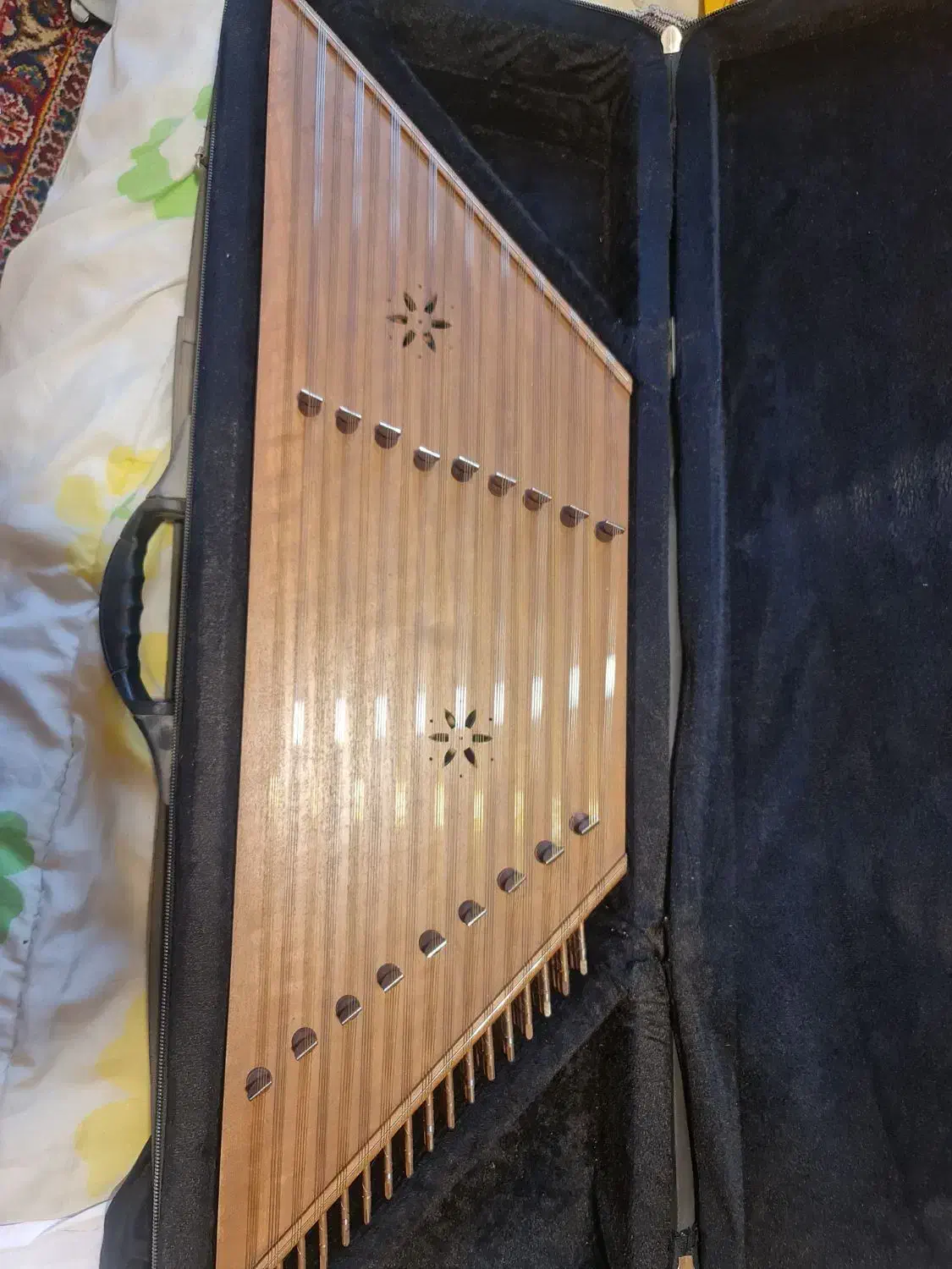 سنتور موسوی|سازهای سنتی|شیراز, فرهنگ شهر|دیوار