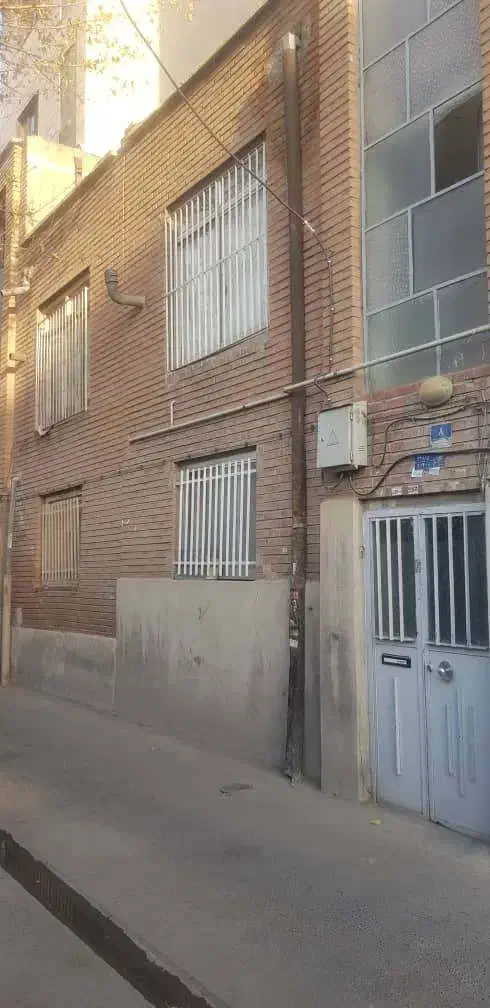 خانه کلنگی مساعد برای تجمیع با همسایه|فروش زمین و ملک کلنگی|تهران, هلال احمر|دیوار
