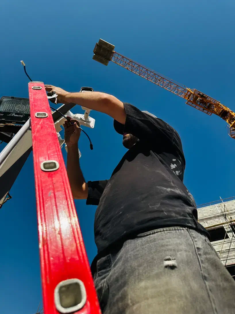 نصاب و فروش دوربین مداربسته دزدگیر اماکن /۲۴ ساعته|خدمات پیشه و مهارت|تهران, جمهوری|دیوار