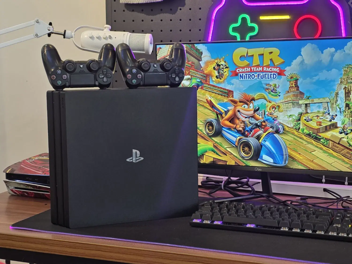 Ps5پی اس فور پرو فت اسلیم خریدار در محل نقد PS5|کنسول، بازی ویدئویی و آنلاین|تهران, عبدل‌آباد|دیوار