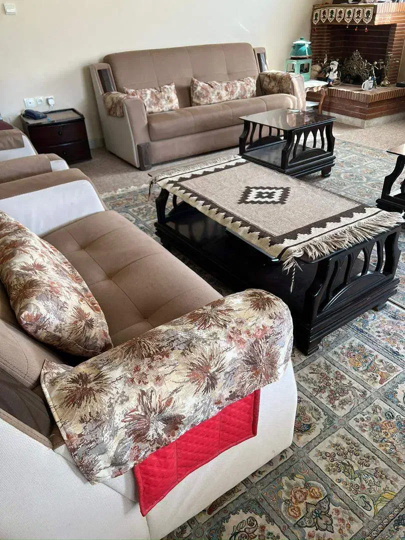 فروش مبل ۷ نفره و سه عدد میز جلو مبلی|مبلمان خانگی و میز عسلی|رودهن, |دیوار