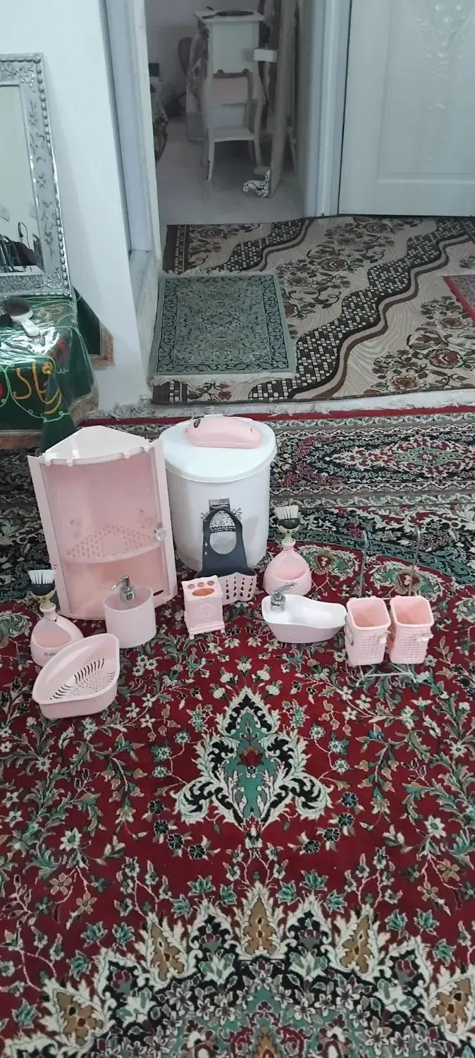 ظروف پلاستیک در حد نو|ظروف نگهدارنده، پلاستیکی، یک‌بارمصرف|مشهد, انقلاب|دیوار