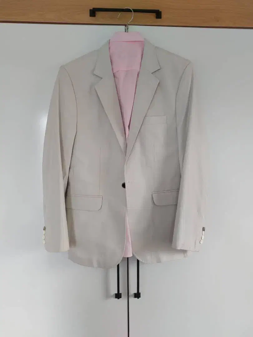 کت شلوار و پیراهن|لباس|رشت, گلسار|دیوار