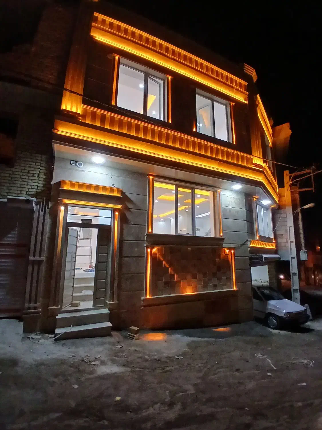 سیم کشی سیمکش برقکاری برق شبانه روزی خرده کاری|خدمات پیشه و مهارت|ارومیه, |دیوار