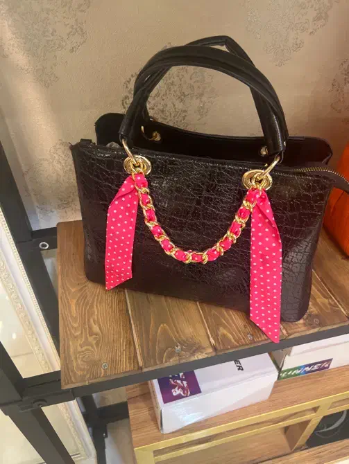 کیف زنانه|کیف، کفش، کمربند|لاهیجان, شیشه گران|دیوار