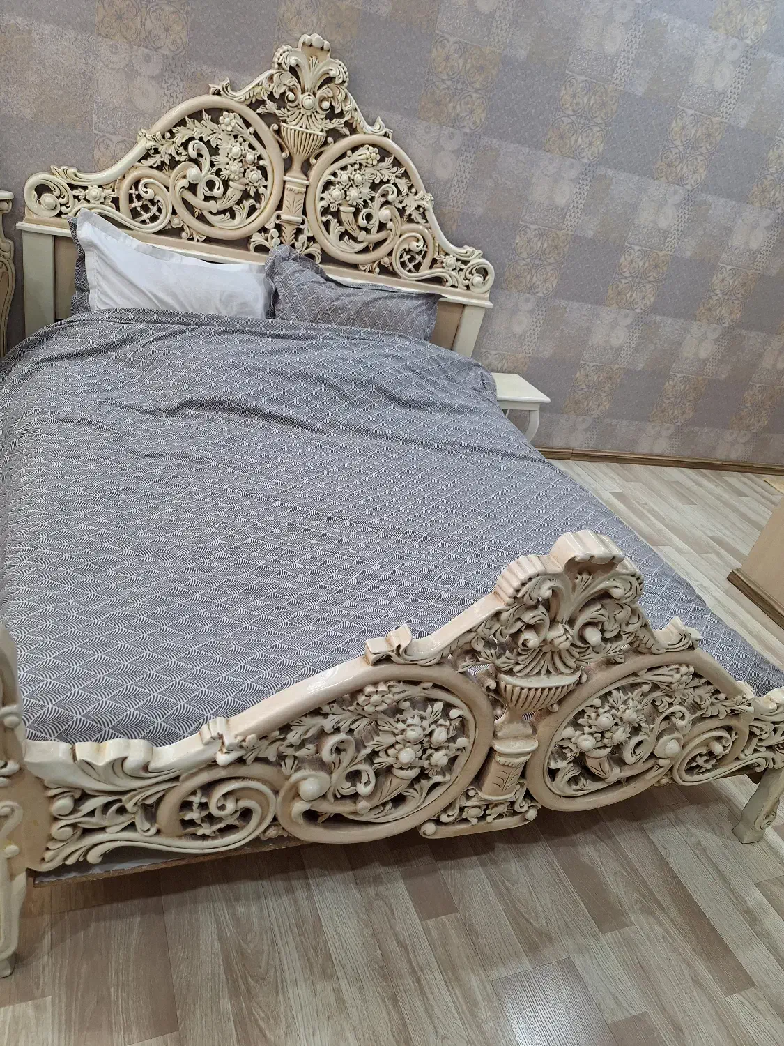 تخت میز ارایش|تخت و سرویس خواب|تهران, قیام|دیوار