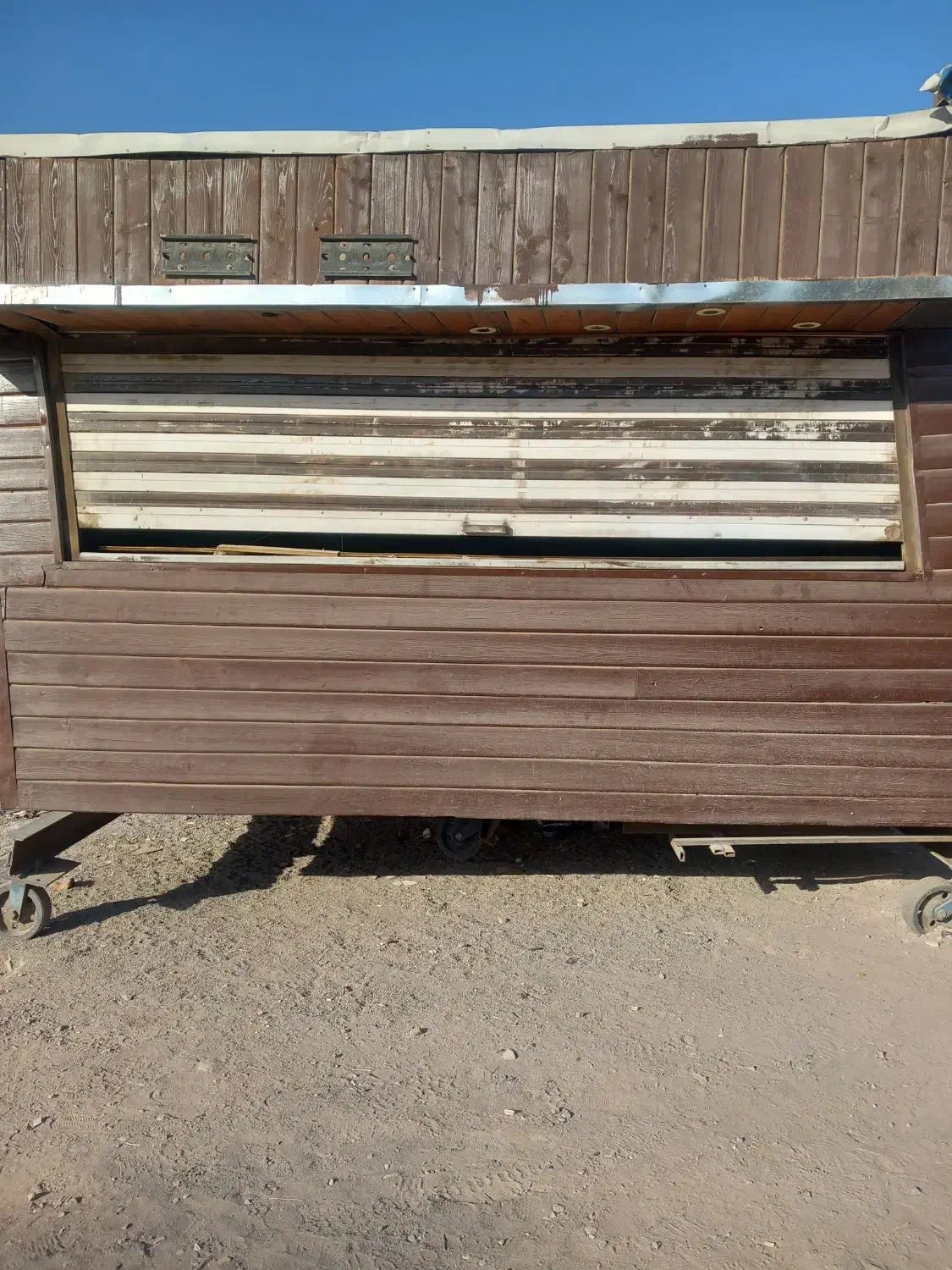 کانکس چوبی نمای روبرو کرکره ای|مصالح و تجهیزات ساختمان|سیرجان, |دیوار