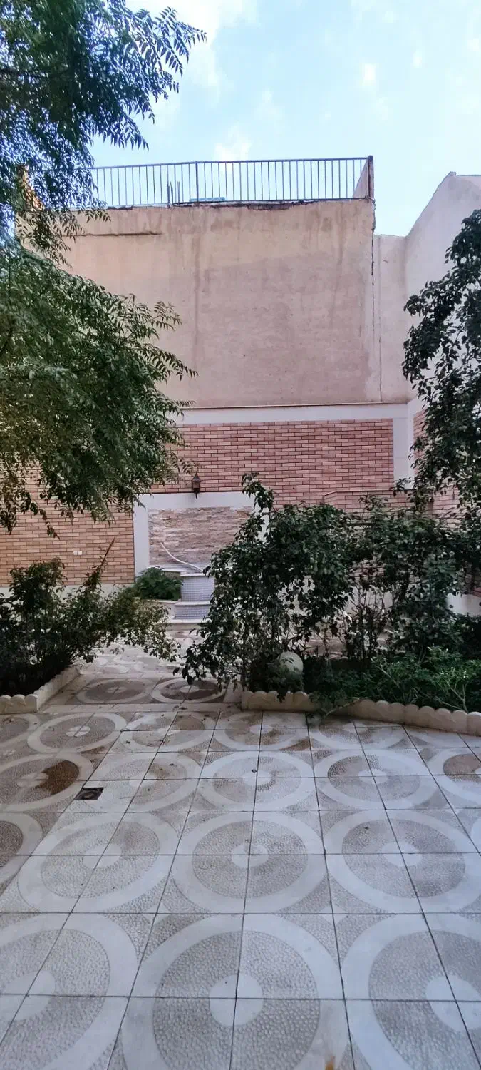 آپارتمان290متری ۳ خوابه با 100متر حیاط اختصاصی|فروش خانه و ویلا|اصفهان, باب الدشت|دیوار