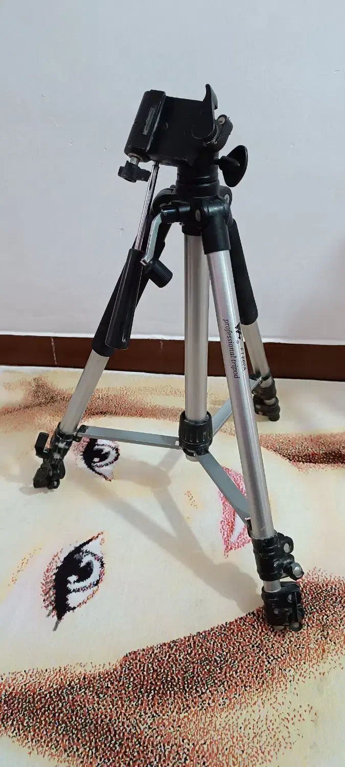 دوعدد پایه دوربین|دوربین عکاسی و فیلمبرداری|کرمانشاه, |دیوار