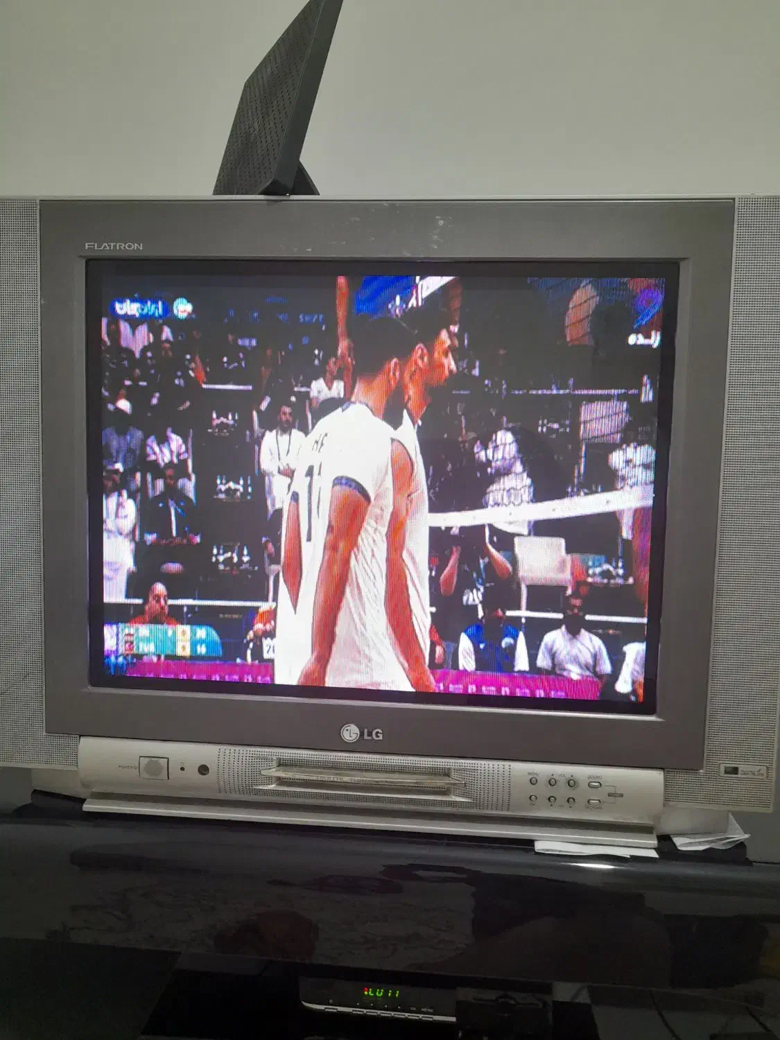 تلوزیون و میزتلوزیون در حد نو|تلویزیون و پروژکتور|رباطکریم, رباطکریم|دیوار