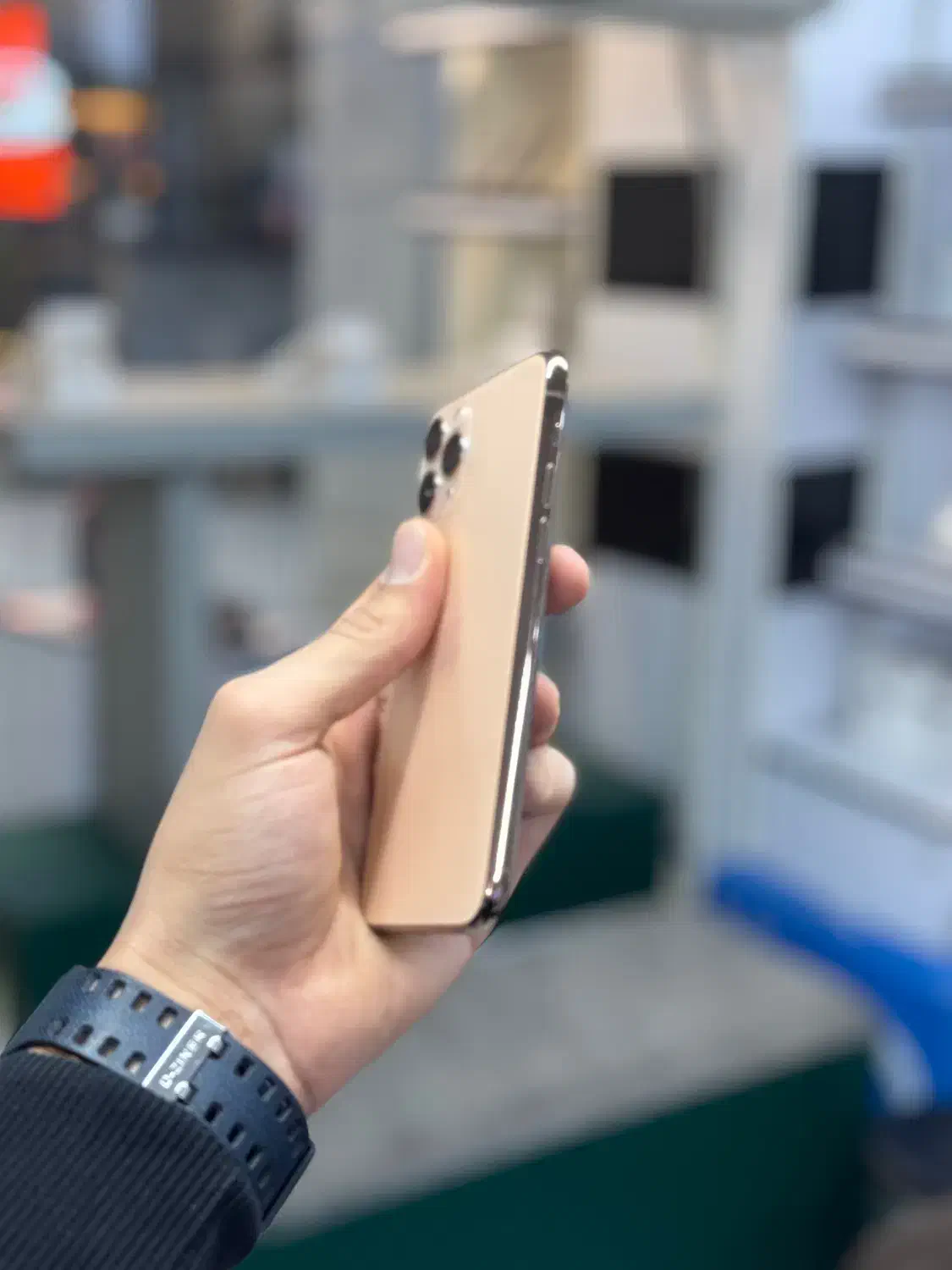 11pro256|موبایل|اصفهان, جلفا|دیوار