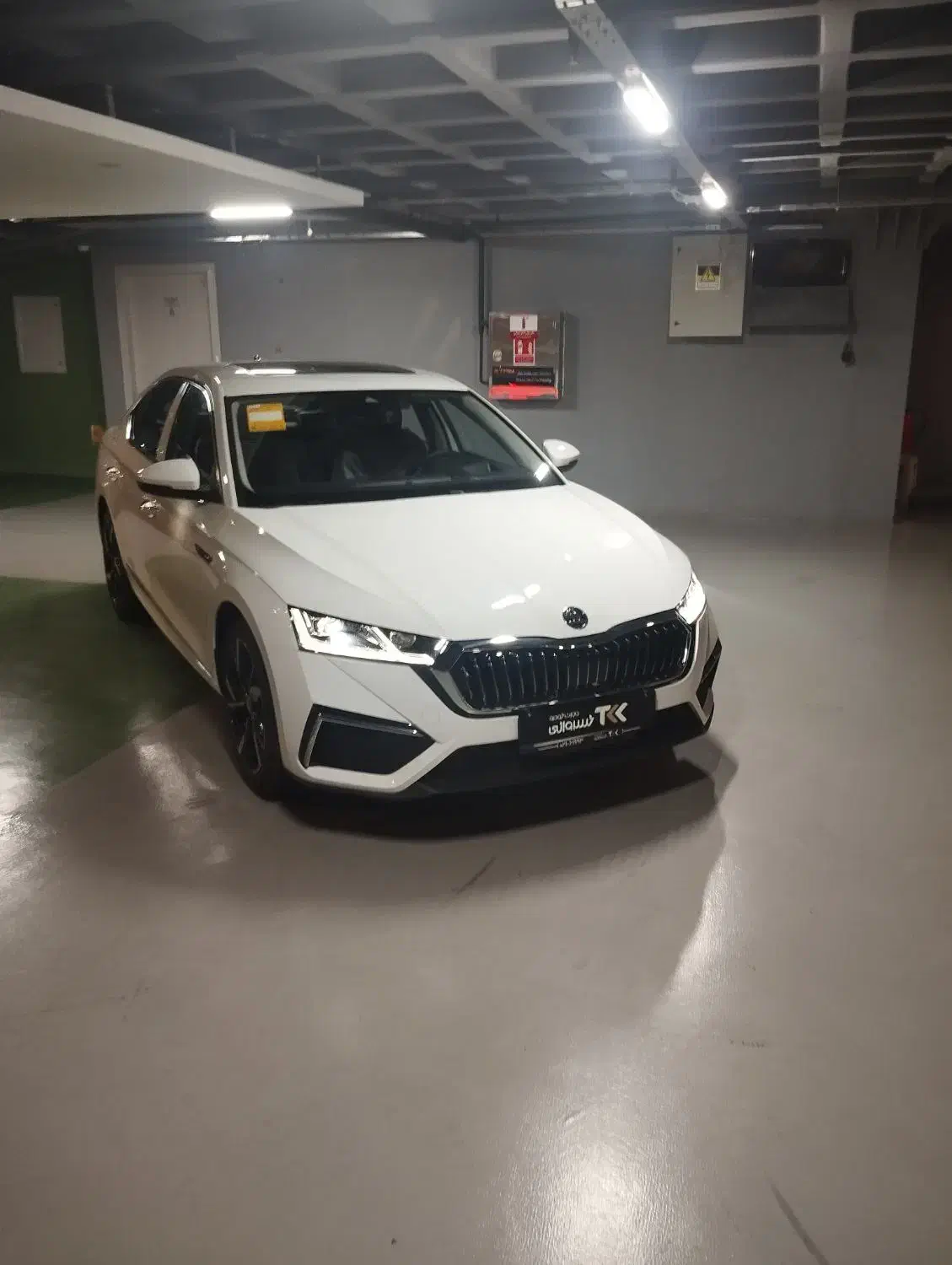 اشکودا اوکتاویا فول ۲۰۲۴سفید/تجارت خودرو خسروانی|خودرو سواری و وانت|تهران, حکمت|دیوار