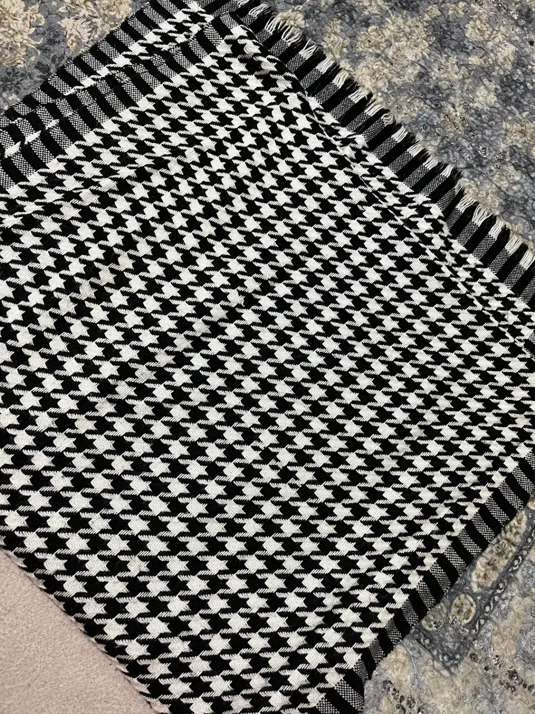 شال چهارخونه|لباس|بابل, |دیوار