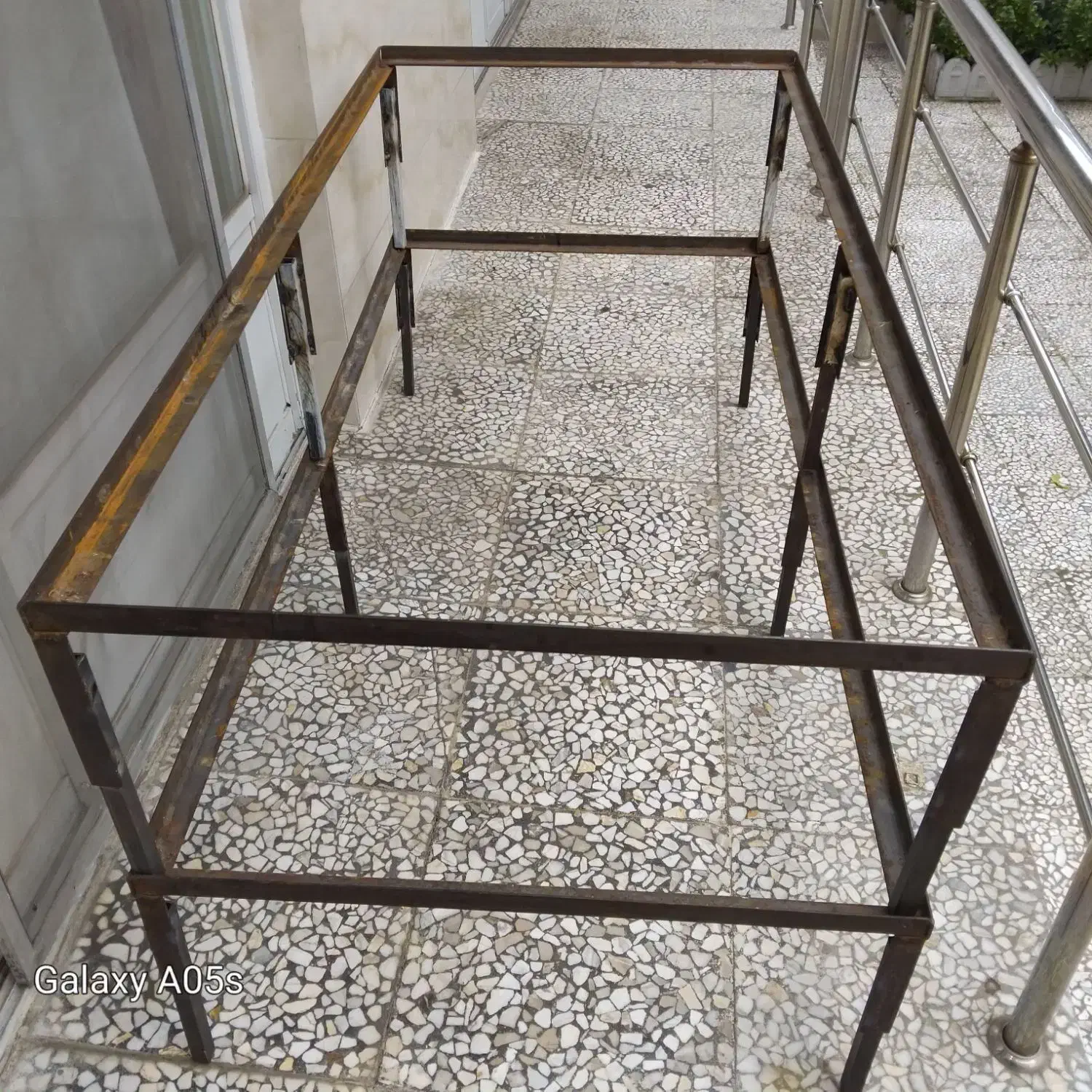 تخت فلزی|صندلی و نیمکت|رشت, شهرک شهید رجایی|دیوار