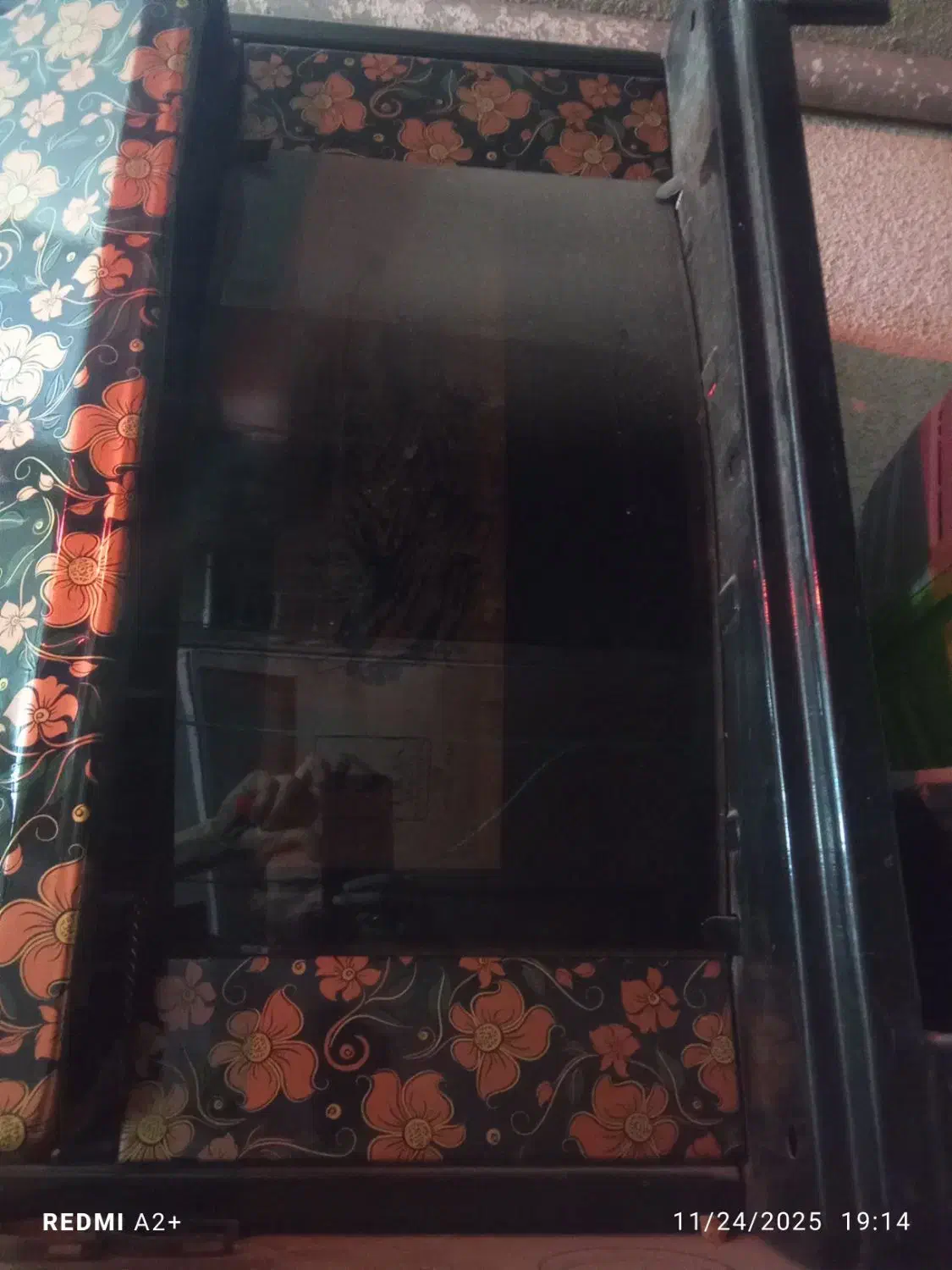 بخاری شومینه ای در حد بزرگ|بخاری، هیتر، شومینه|آفتاب, |دیوار