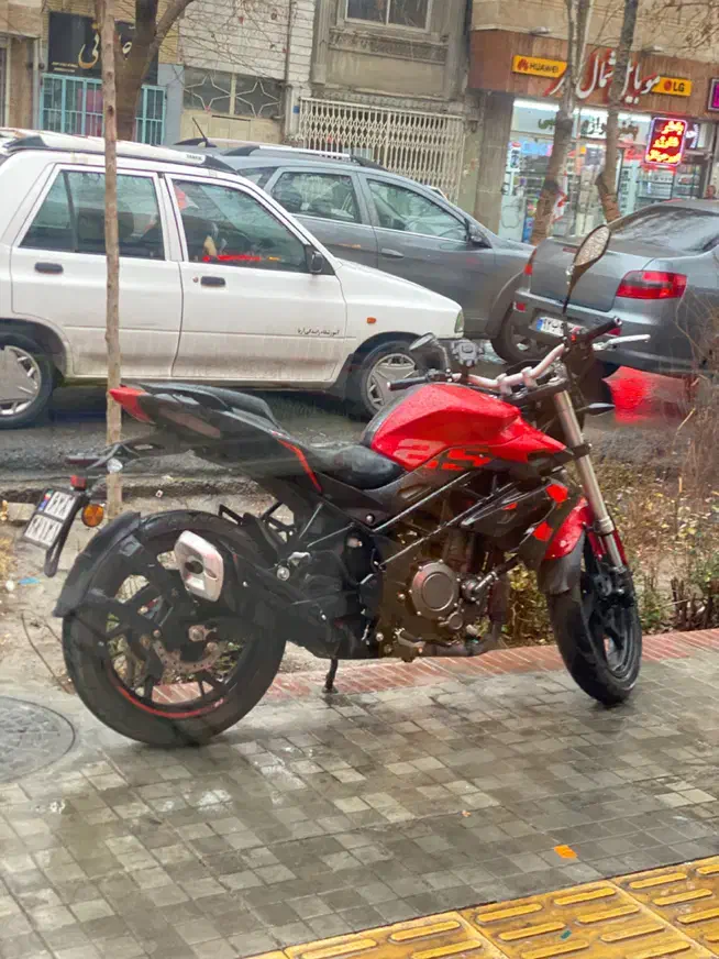 بنلی ۲۵۰ نیوفیس قرمز|موتورسیکلت|اصفهان, احمدآباد|دیوار