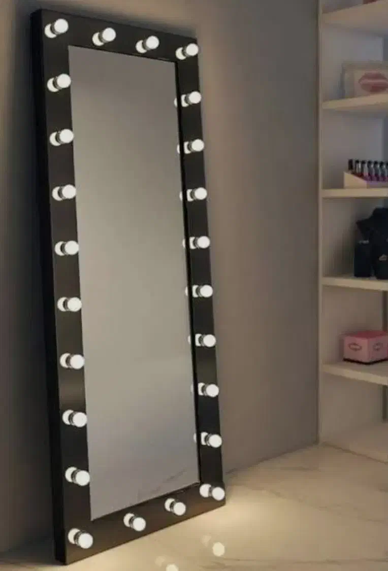 اینه چراغ دار|آینه|جهرم, |دیوار