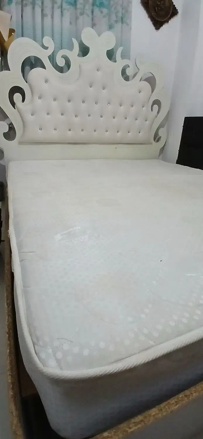 تخت دونفره در حد نو|تخت و سرویس خواب|رشت, یخسازی|دیوار