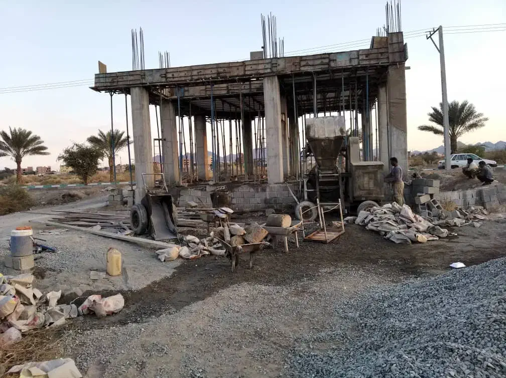 بتن ریزی با دستگاه دیزل خلاطه کویتی|خدمات پیشه و مهارت|کهنوج, |دیوار