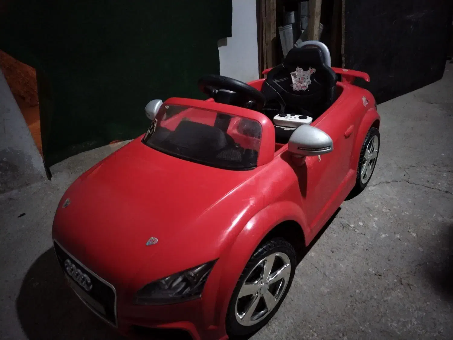 ماشین برقی اسباب بازی|اسباب‌بازی بچه|قروه, |دیوار