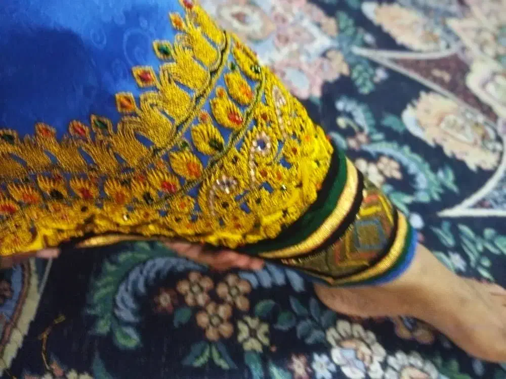 پایه گلابتونی|لباس|قشم, |دیوار