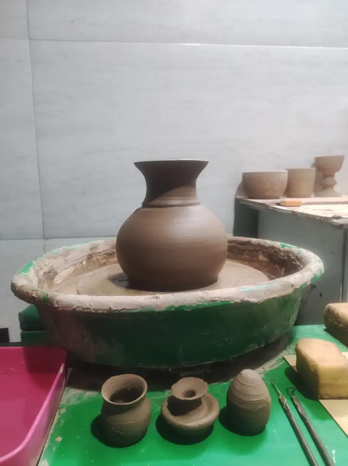 آموزش سفالگری چرخی، سفال دستی، حجم و مجسمه سازی|خدمات آموزشی|قم, انسجام|دیوار