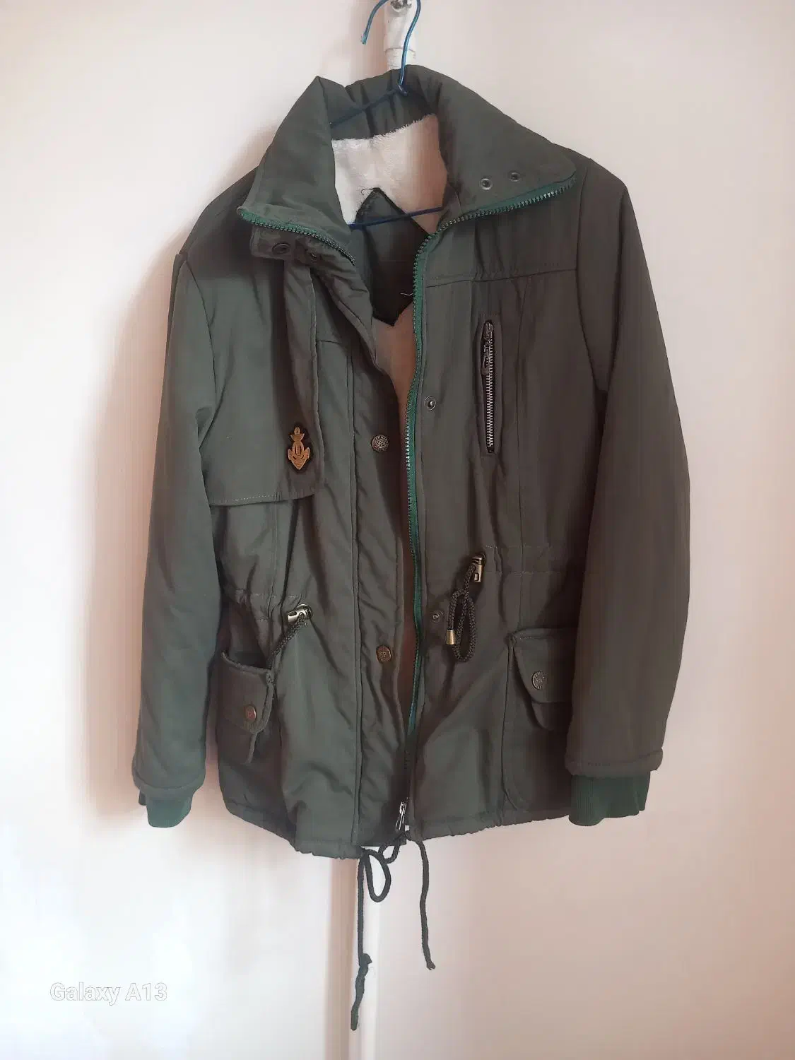 کاپشن|لباس|اهر, |دیوار