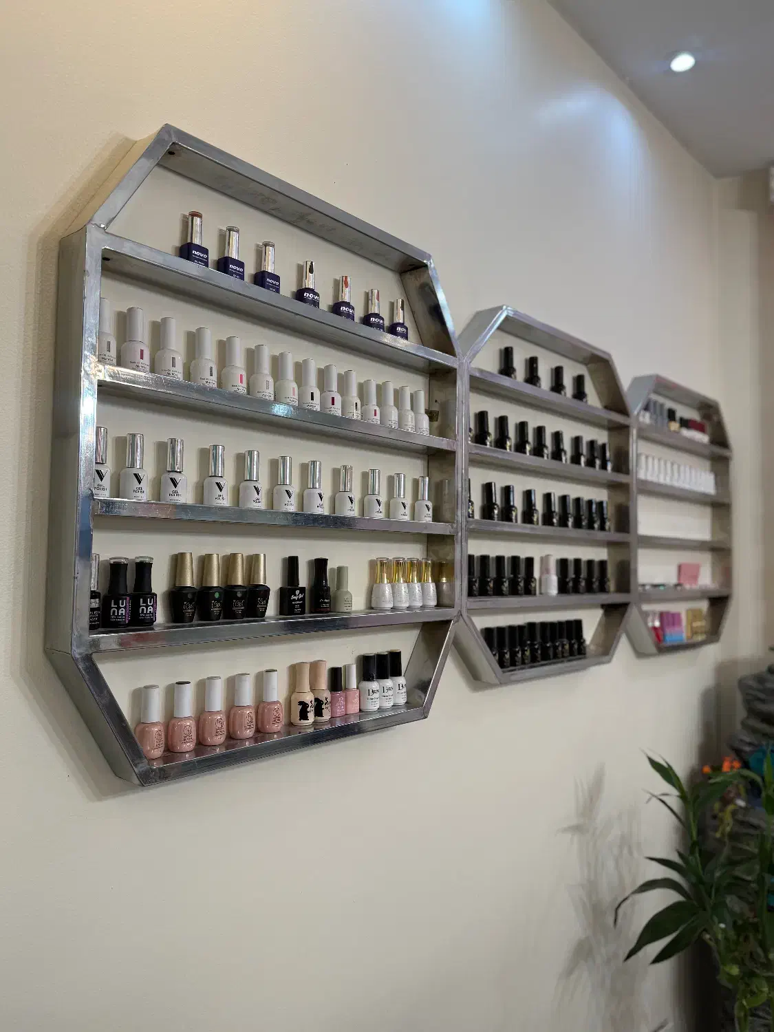 استند لاک،میز ناخن،آینه،صندلی|آرایشگاه و سالن‌های زیبایی|تهران, اختیاریه|دیوار