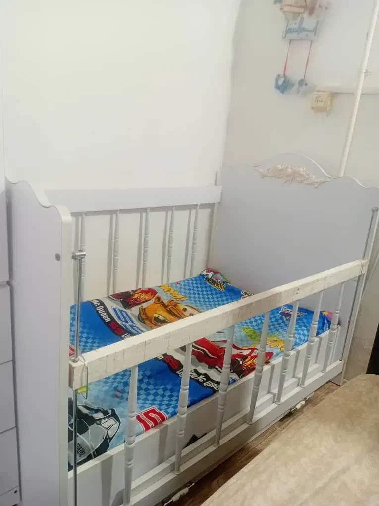 تخت خواب کودک کاملا نو نو ۳ ماه خریداری شده|تخت و سرویس خواب|رشت, تازه آباد|دیوار