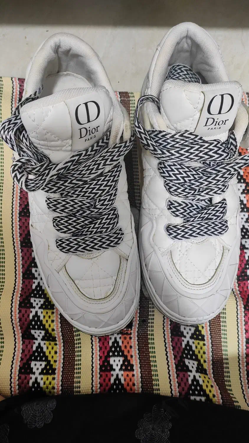 کتانی سفید|کیف، کفش، کمربند|صفادشت, |دیوار