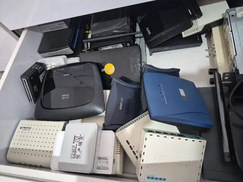 انواع مودم اینترنت استوک در حد نو سیمی و بیسیم|مودم و تجهیزات شبکه|مرزیکلا, |دیوار