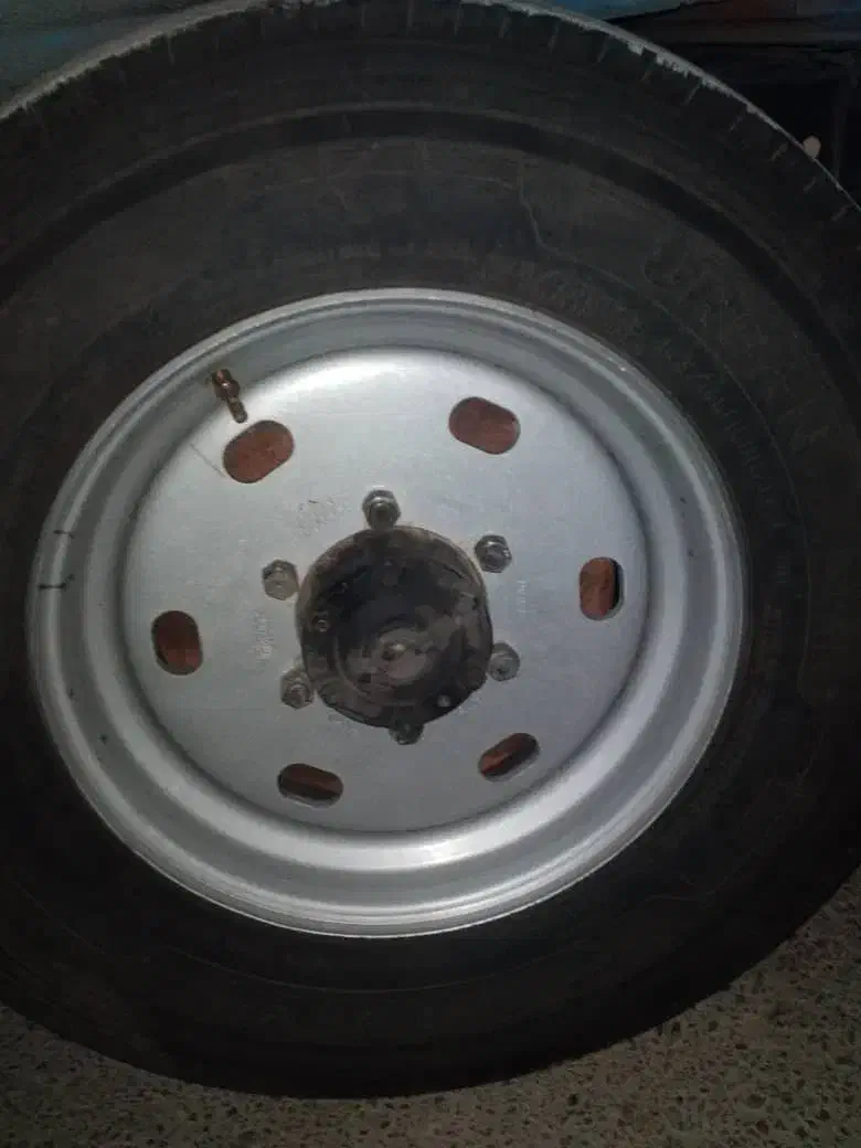 لاستیک و رینگ ترک ۸  میل نیسان|قطعات یدکی و لوازم جانبی|شیروان (خراسان), |دیوار