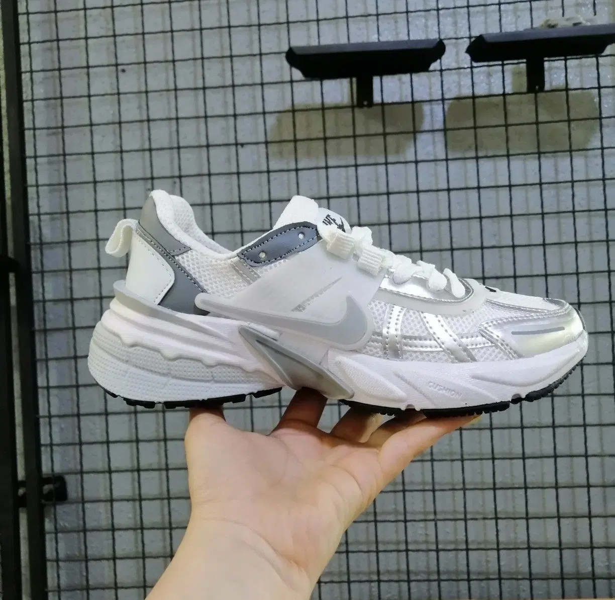 کفش کتونی نایک v2k از کارخانه پرطرفدار فروش عمده|کیف، کفش، کمربند|تهران, شهرک غرب|دیوار