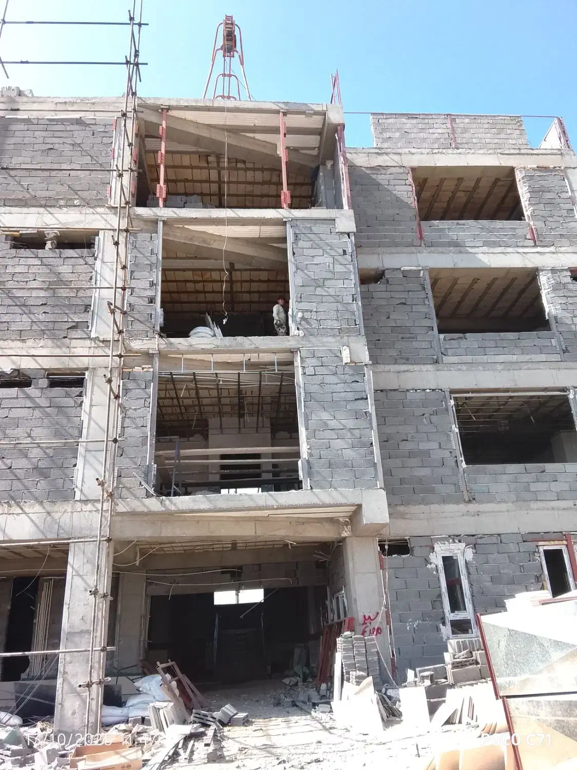 جوشکار و کمک جوشکار زبرو زرنگ|استخدام معماری، عمران و ساختمانی|تهران, شهرک امام خمینی|دیوار