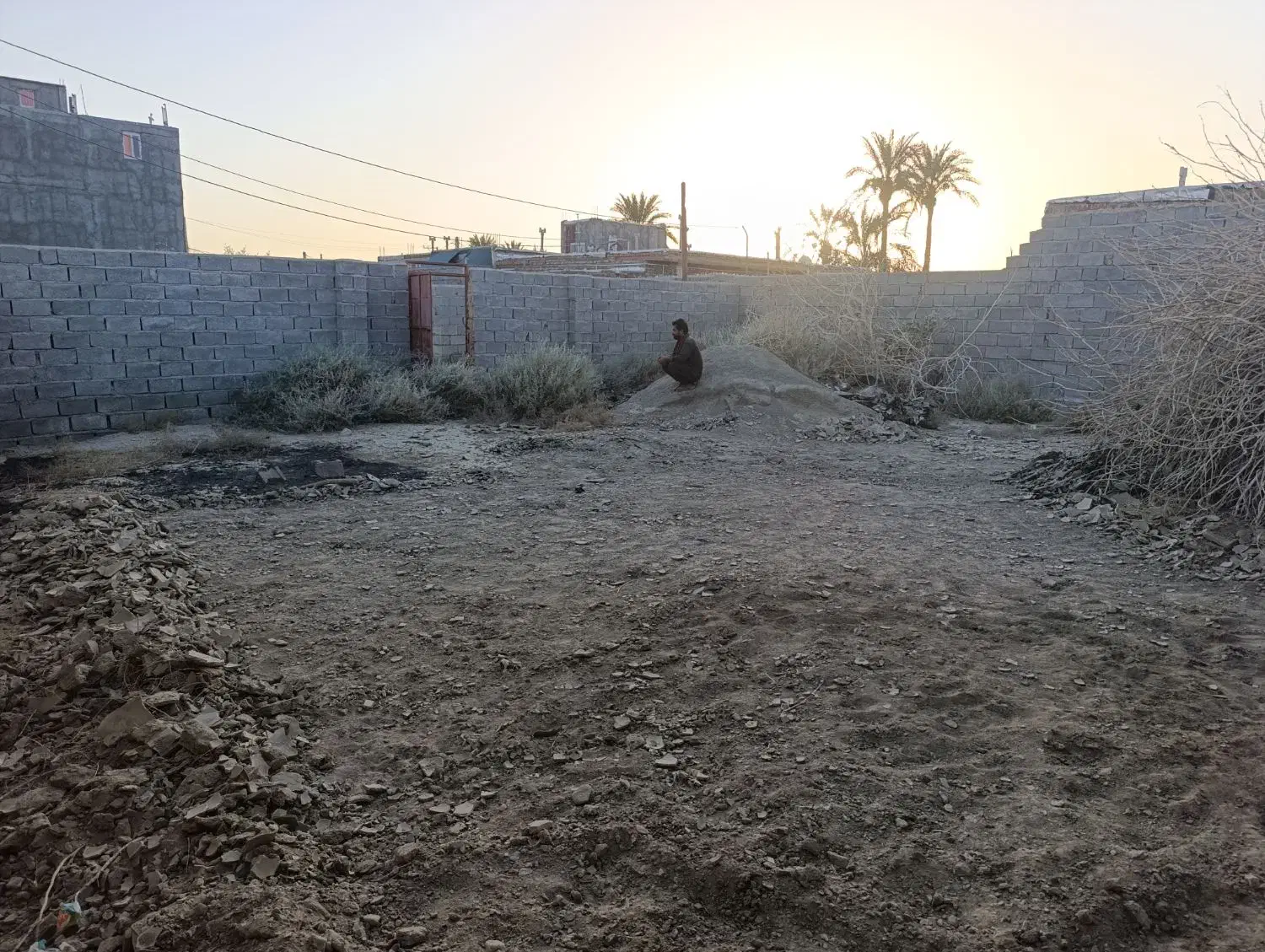 زمین فروشی چهار دیواری با موقعیت عالی|فروش زمین و ملک کلنگی|ایرانشهر, |دیوار