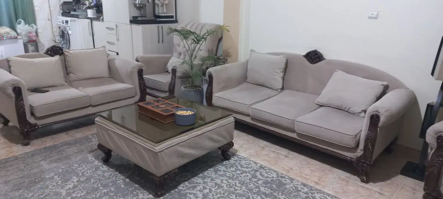 مبلمان راحتی ۷ نفره به همراه میز عسلی در حد نو|مبلمان خانگی و میز عسلی|پاکدشت, پاکدشت (مامازند)|دیوار