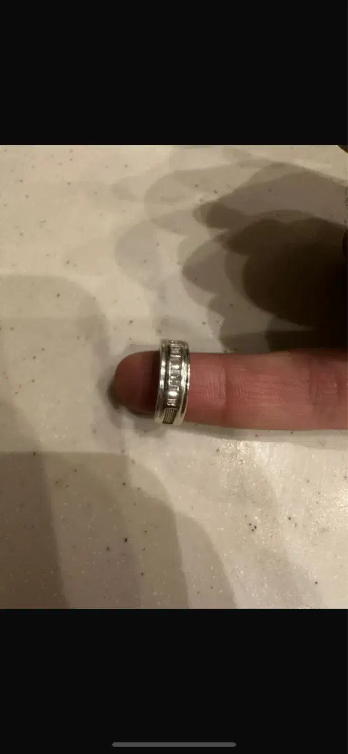 حلقه ازدواج گمشده|اشیا|مشهد, هفت تیر (آب و برق)|دیوار