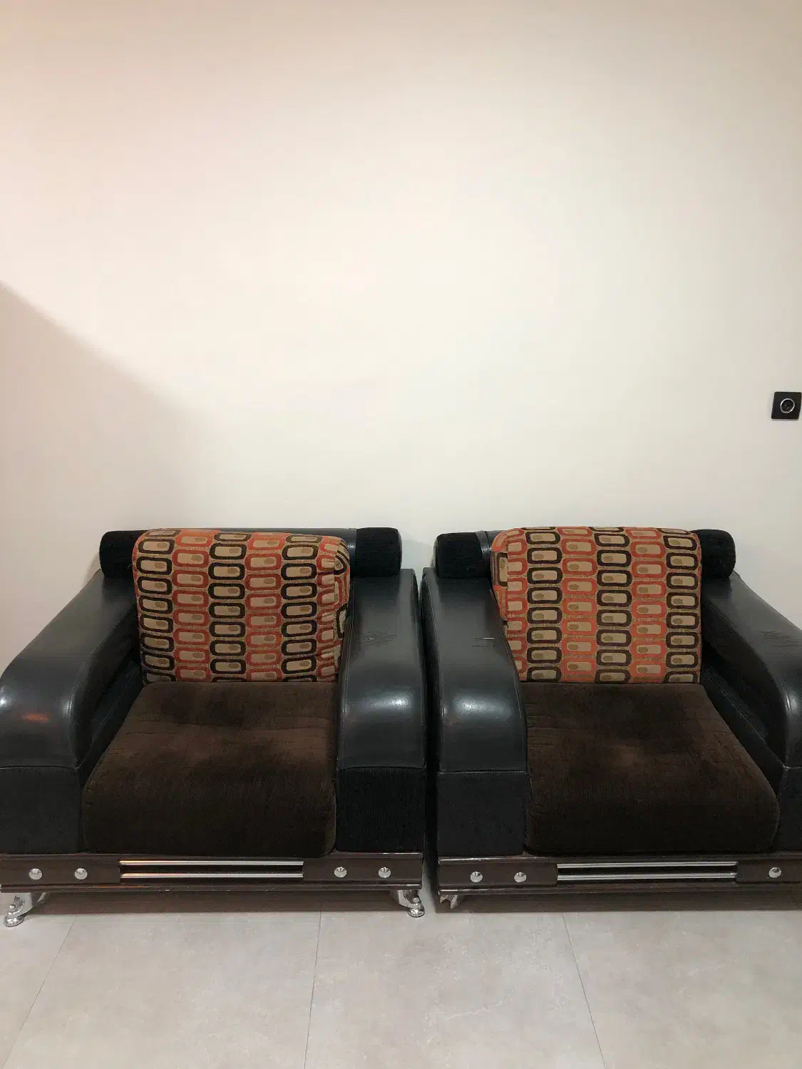 مبل تک نفره و میز|مبلمان خانگی و میز عسلی|شاهین‌شهر, طالقانی|دیوار