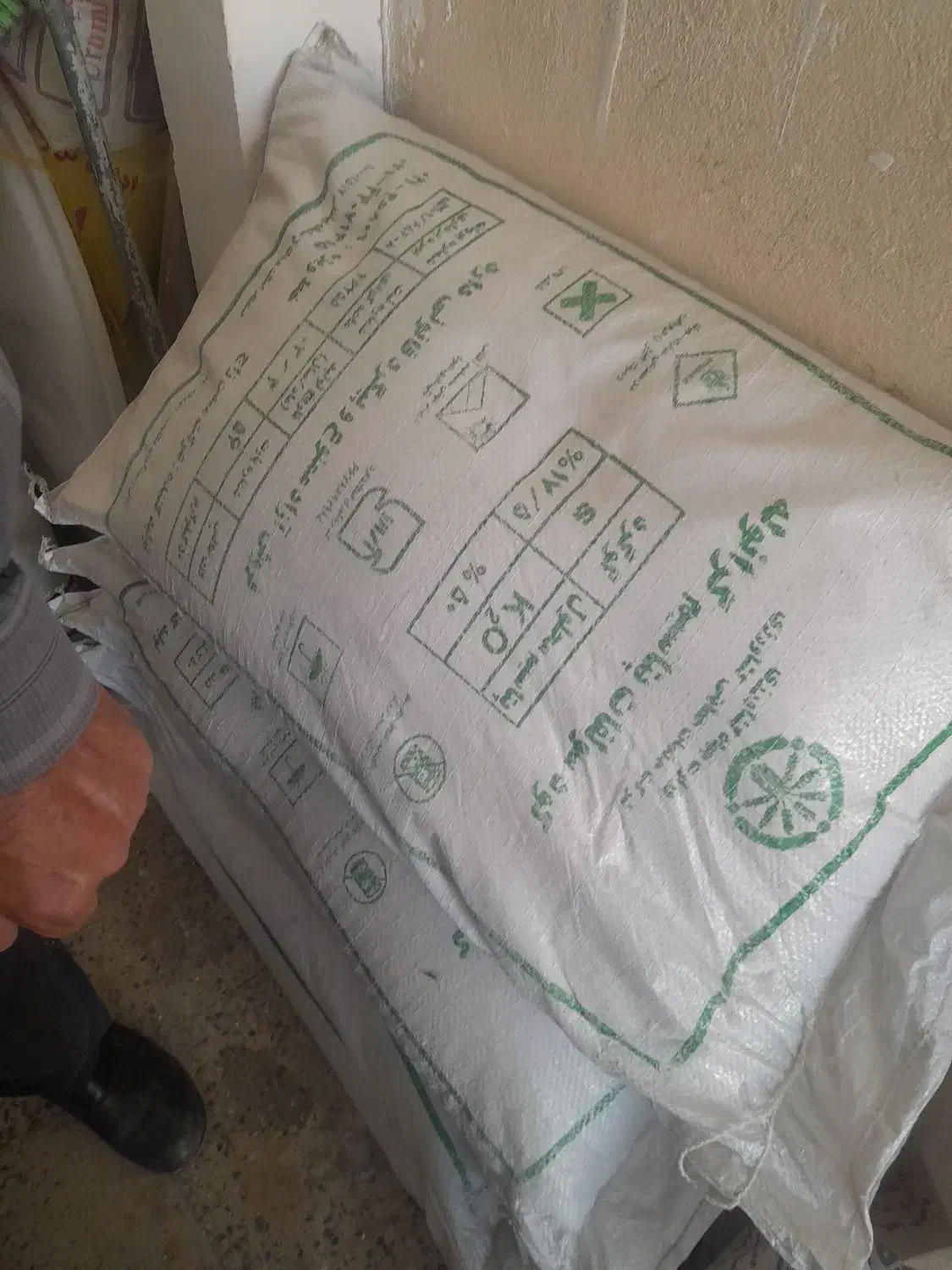 خرید و فروش انواع کود شیمیایی ،جو ،ذرت ،سپوس ،سویا|خدمات باغبانی و درختکاری|کنگاور, |دیوار