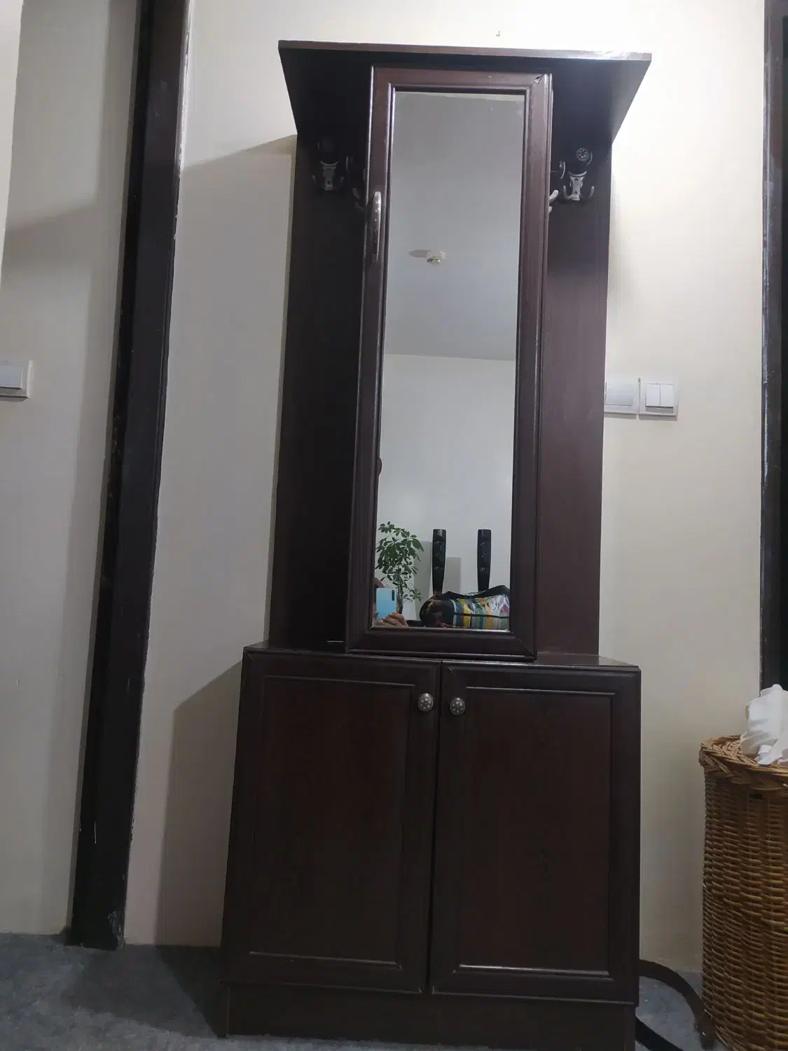 جاکفشی آینه دار|جاکفشی، کمد، دراور|صدرا-فارس, فاز ۱|دیوار