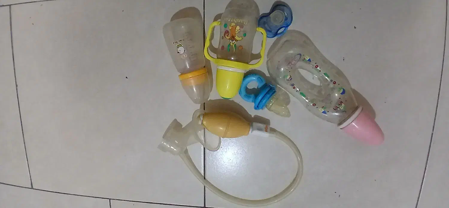 شیر دوش دستی به همراه سه شیشه شیر و دو پستونک|اسباب و اثاث بچه|ری, حمزهآباد|دیوار