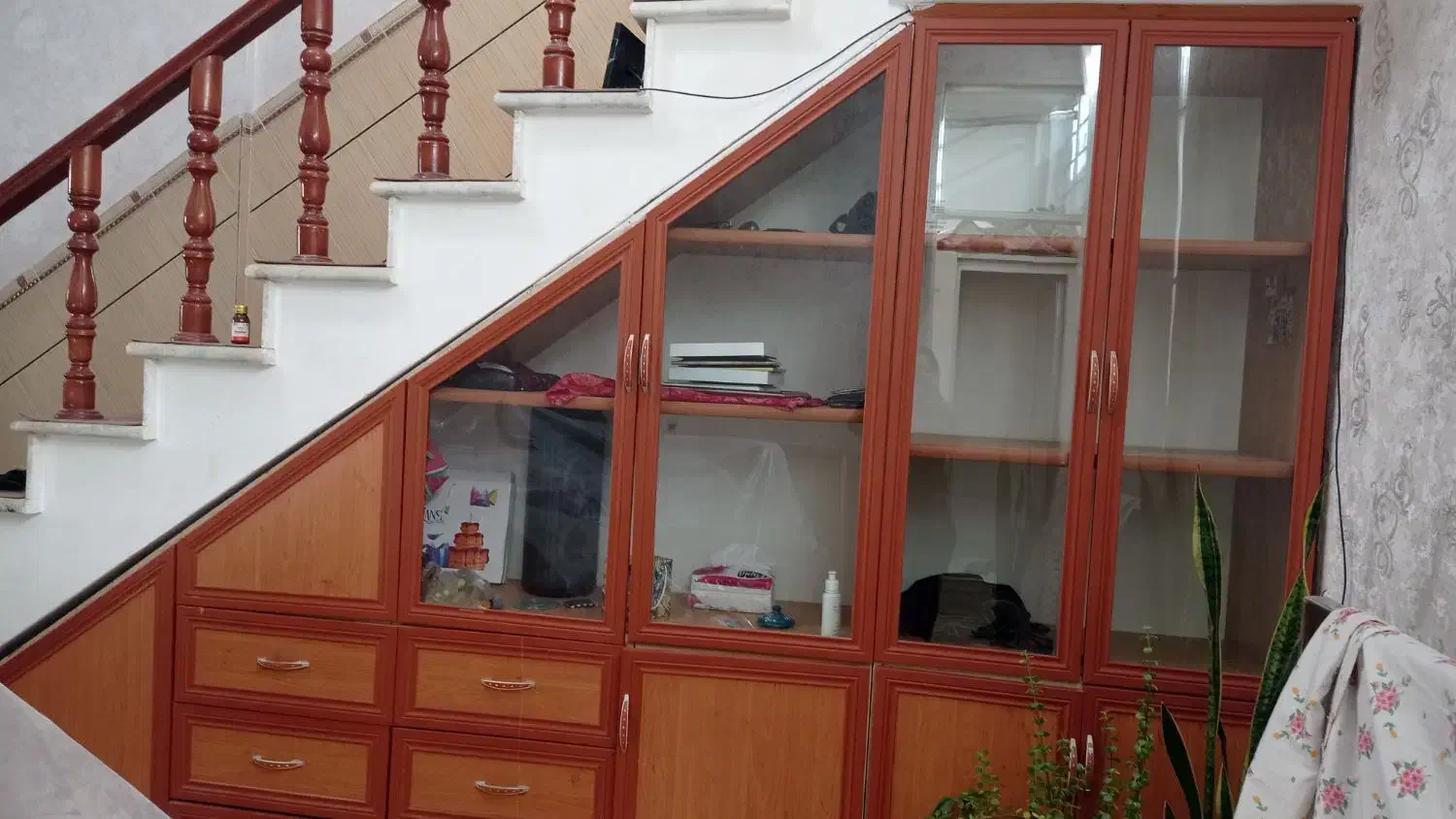 بوفه زیر پله|بوفه، ویترین، کنسول|خرمدره, |دیوار