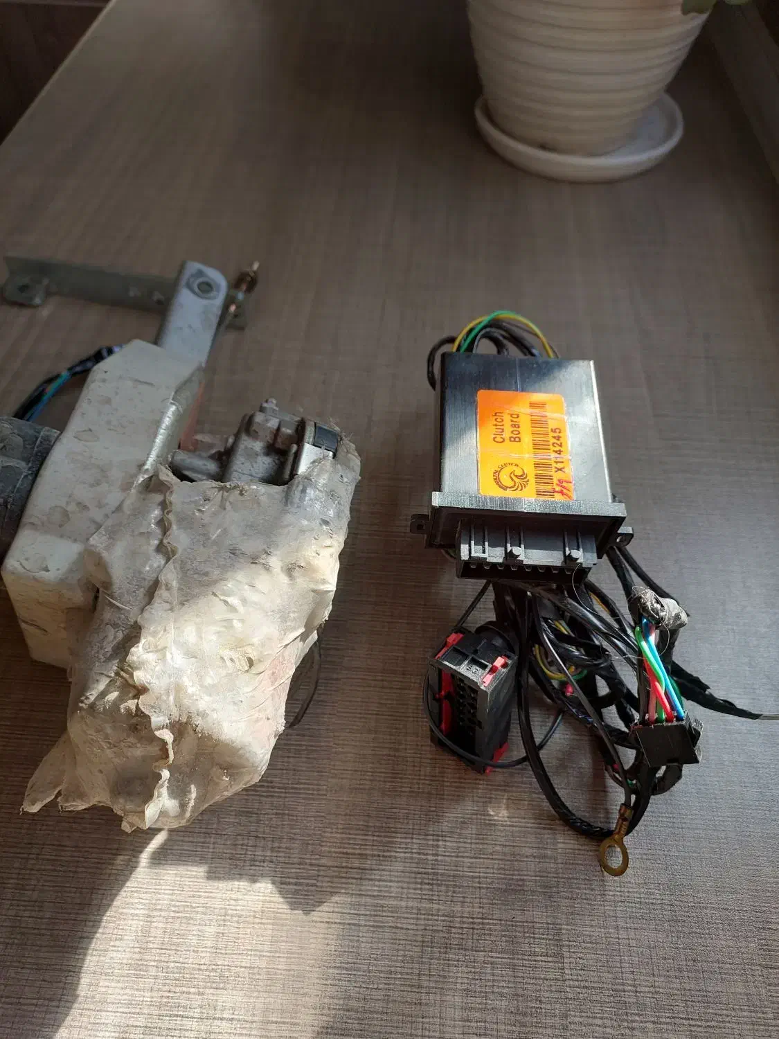 یک دستگاه کلاج برقی|قطعات یدکی و لوازم جانبی|منجیل, |دیوار