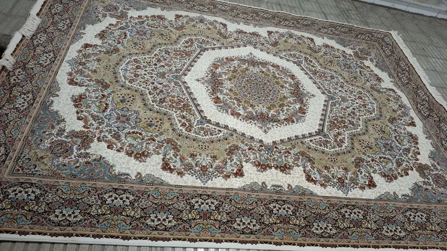 ۱۲متری۱۰۰۰شانه ده رنگ درحدجهیزیه ۶ماه پهن بوده|فرش|نظرآباد, رسالت|دیوار