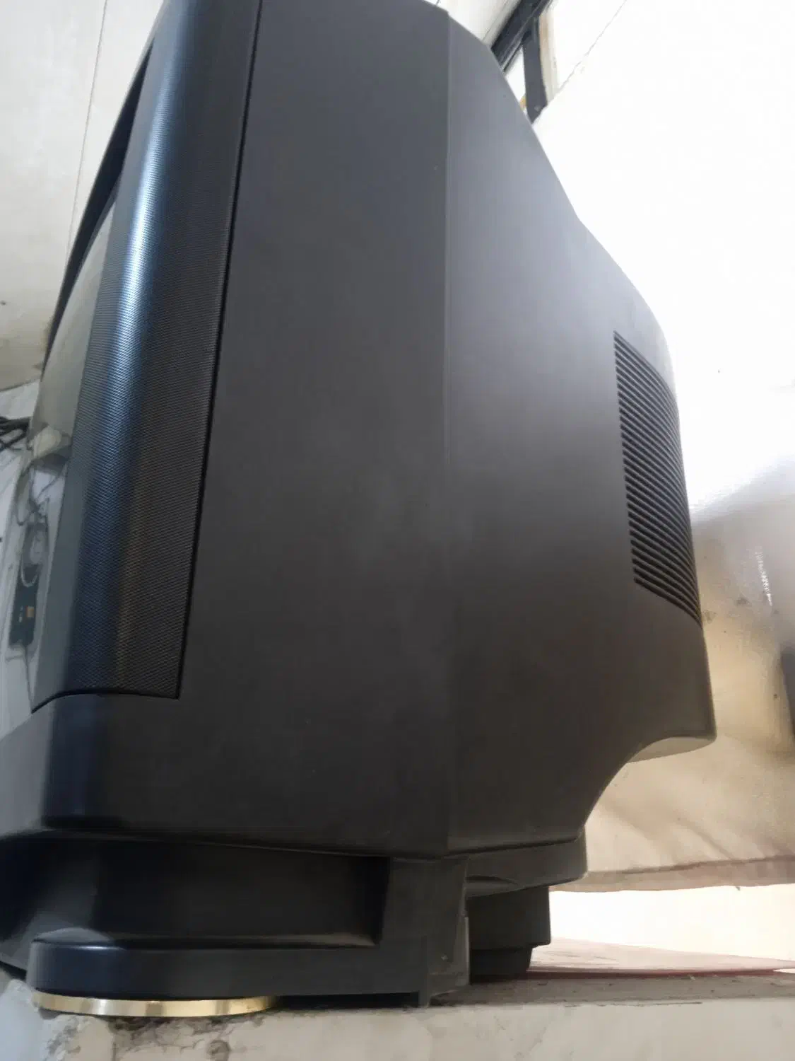 تلویزیون سنام ۲۱ اینچ . مشکی|تلویزیون و پروژکتور|رشت, سعدی (تختی)|دیوار