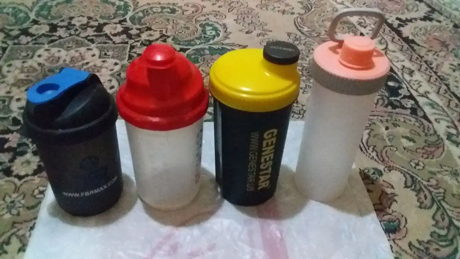 تعداد ۴ عدد قمقمه اب پلاستیکی|ظروف نگهدارنده، پلاستیکی، یک‌بارمصرف|شیراز, پودنک|دیوار