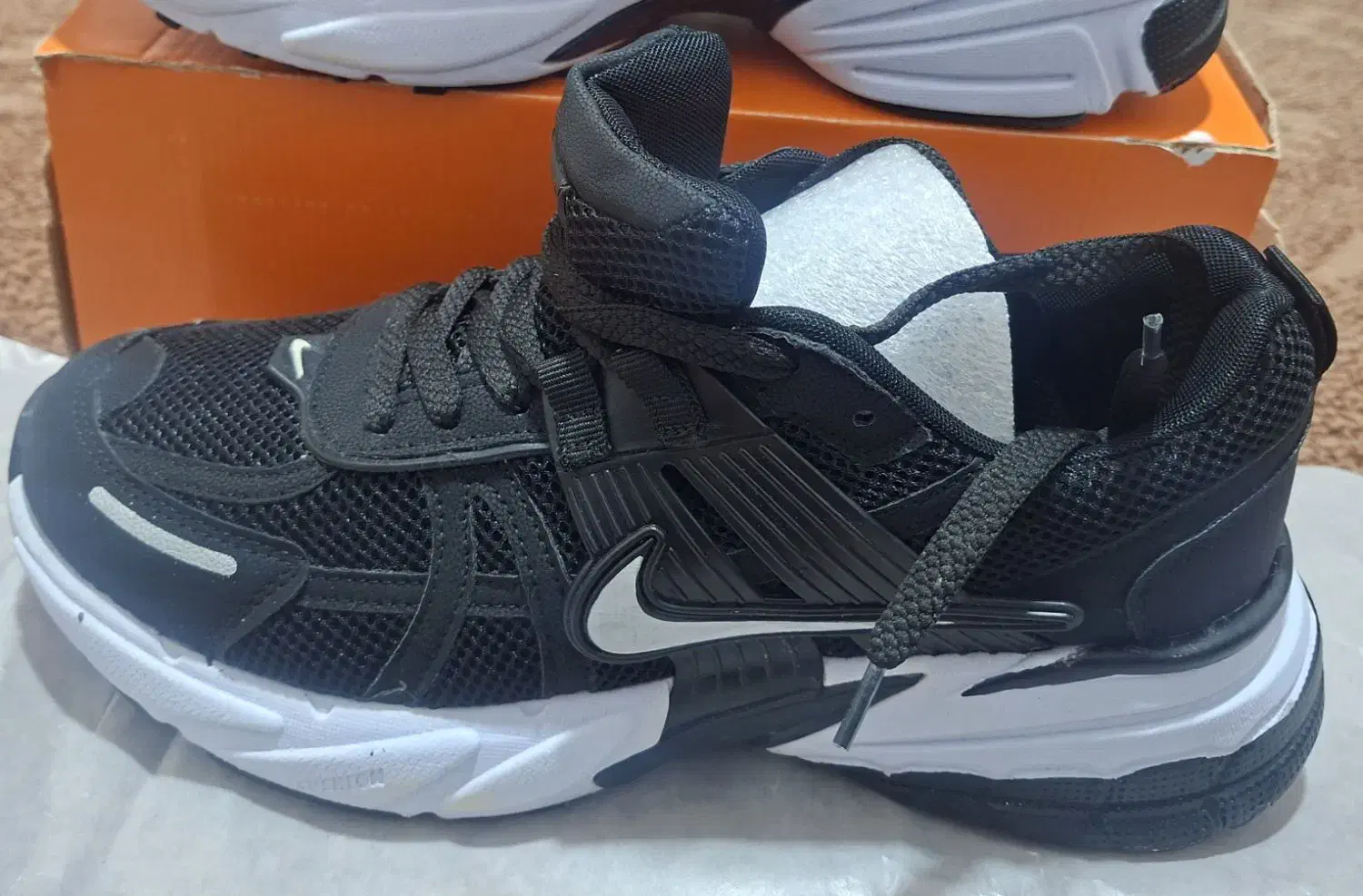 کفش نایک|کیف، کفش، کمربند|دوگنبدان, |دیوار