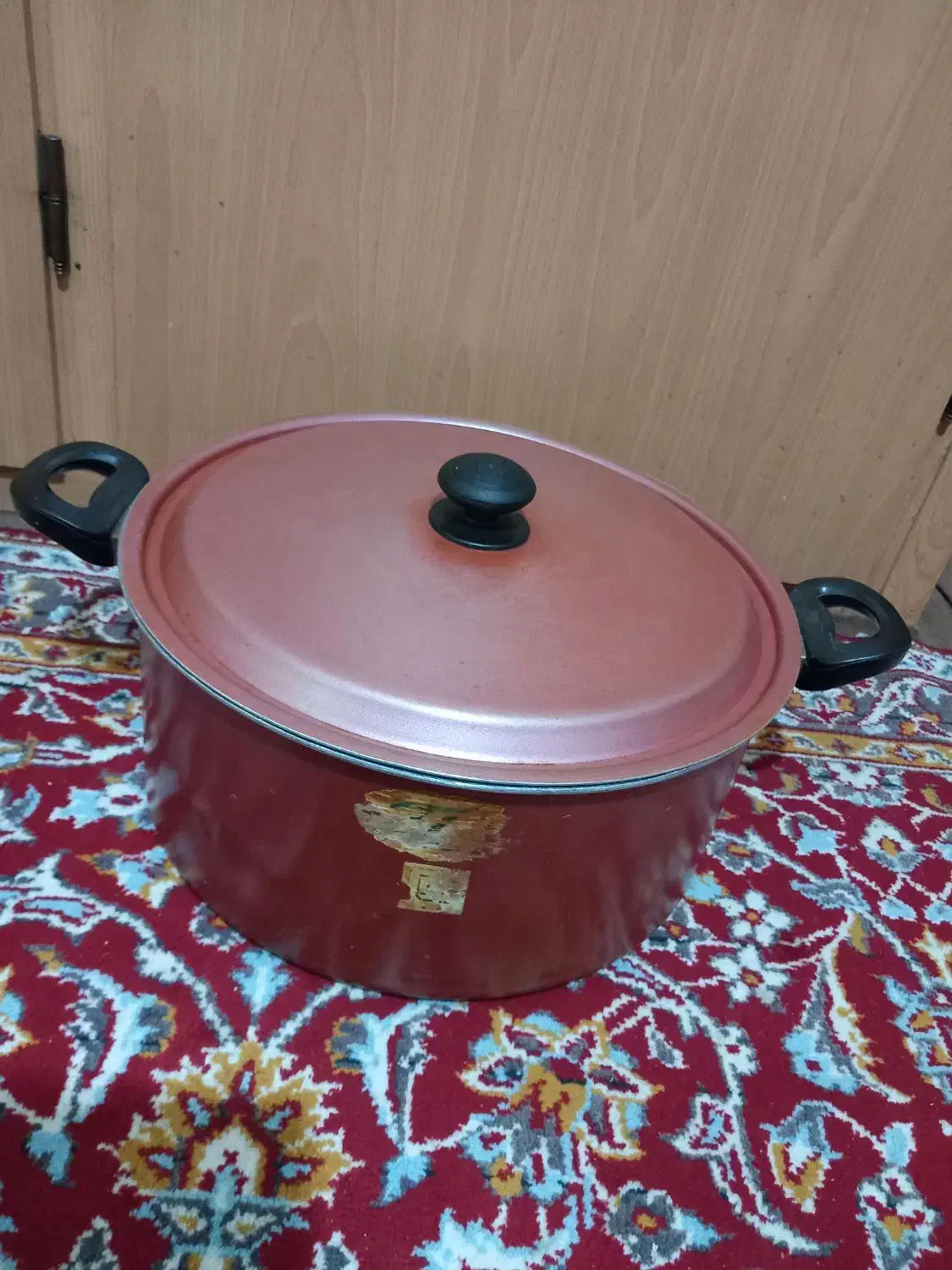 قابلمه|ظروف پخت‌وپز|اصفهان, کوی سپاهان|دیوار