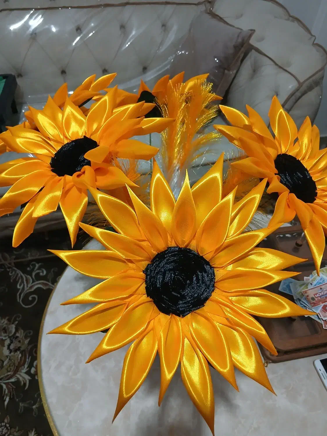 گل افتابگردون ،  رز  ، پر|گل مصنوعی|قدس, شهر‌قدس|دیوار